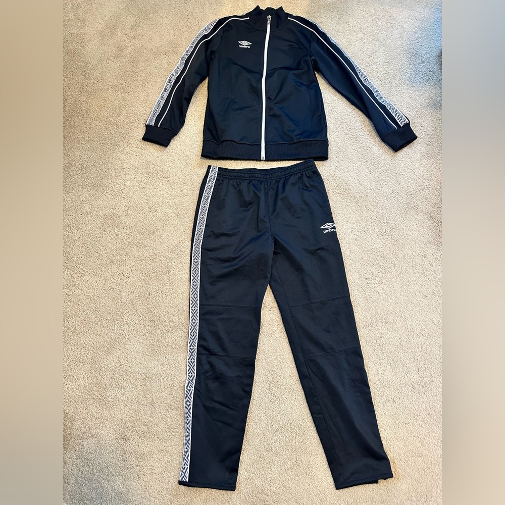 Umbro Kids Black Warm Ups Track Suit Set size 14/16 (large).